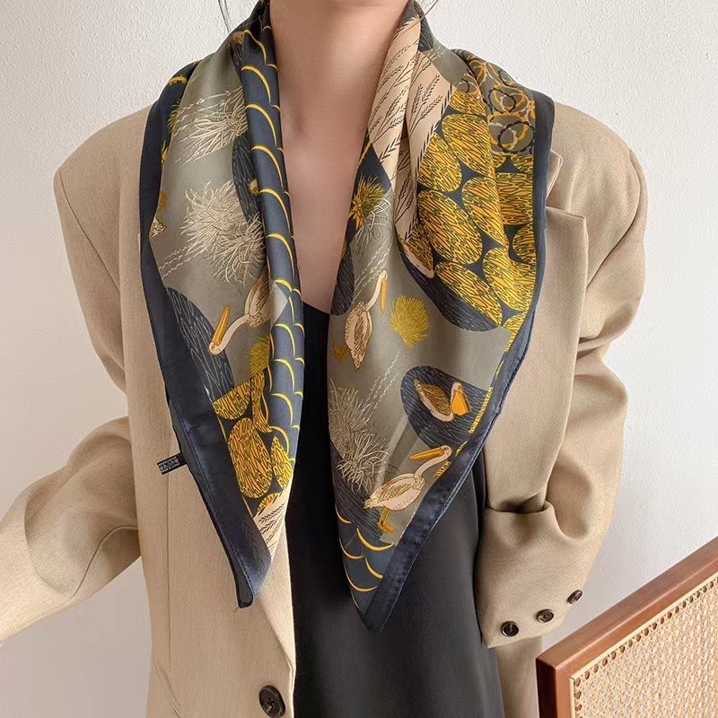Luxuriöser Vintage-Seidenschal – Ethnic Fashion Design Bewertung und Preis