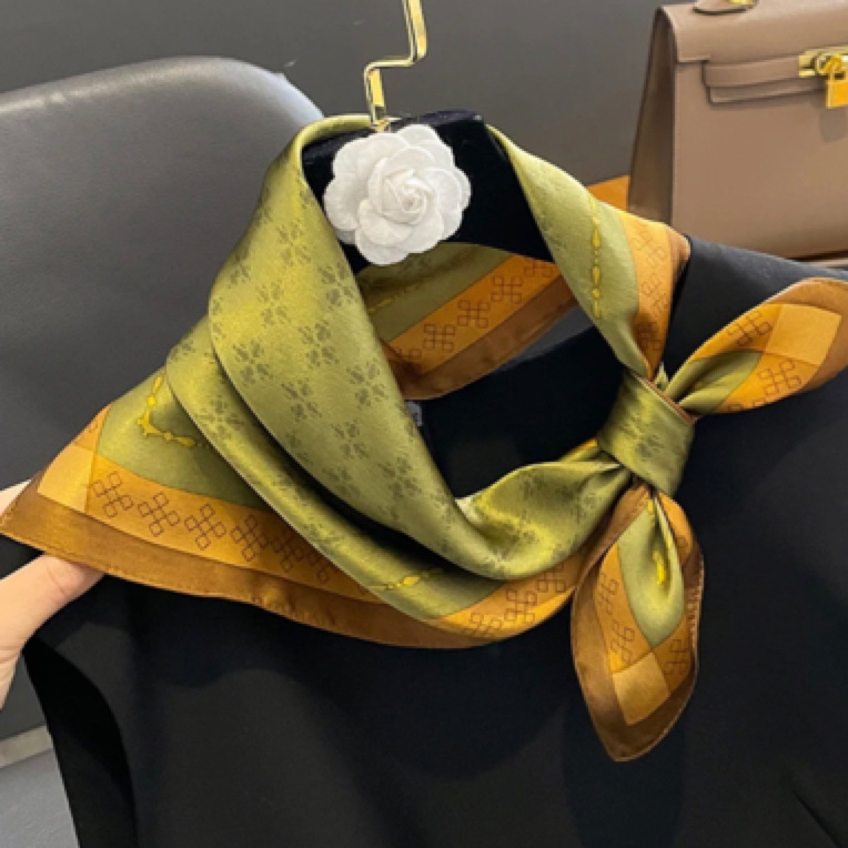 Luxuriöser Vintage-Seidenschal – Ethnic Fashion Design Bewertung und Preis